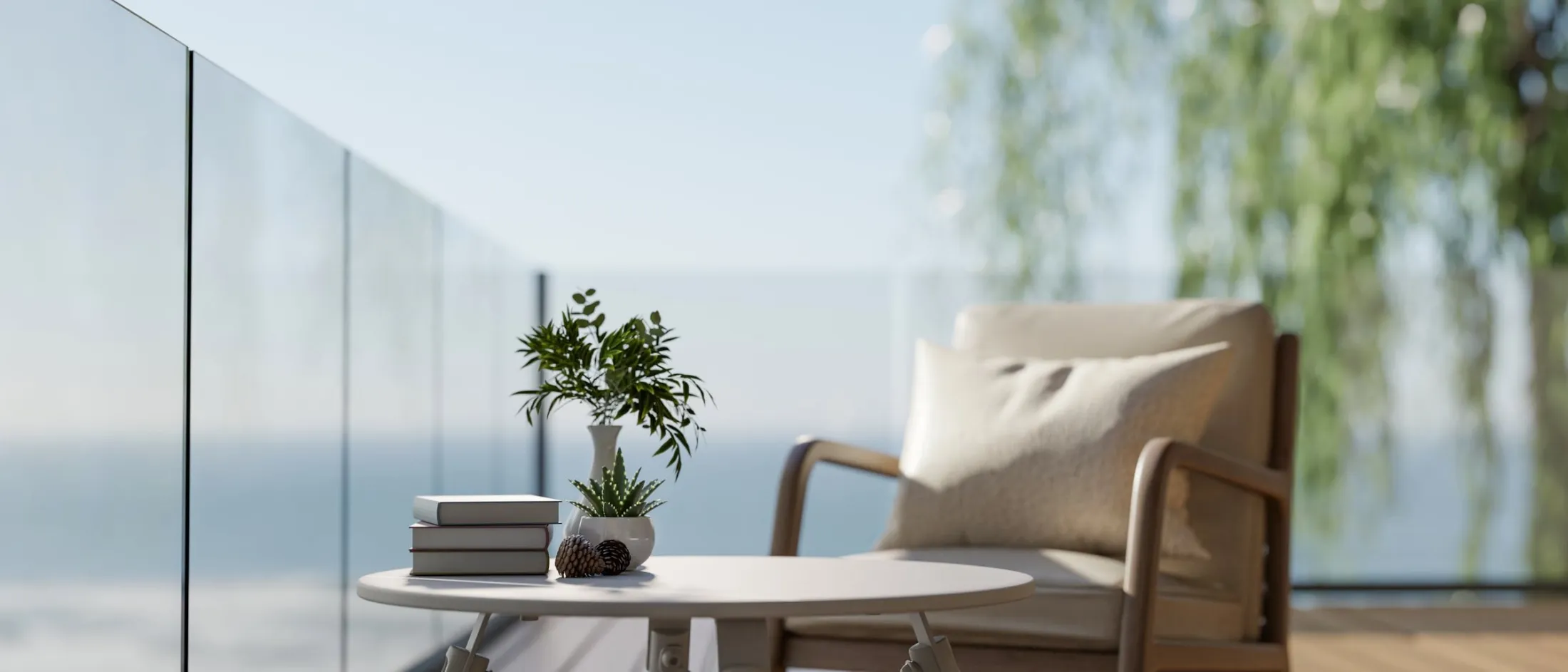 Frameless γυάλινο στηθαίο σε μπαλκόνι με θέα θάλασσα